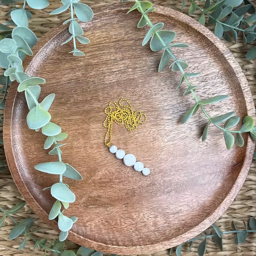 Cassiopeja halsband med Howlit