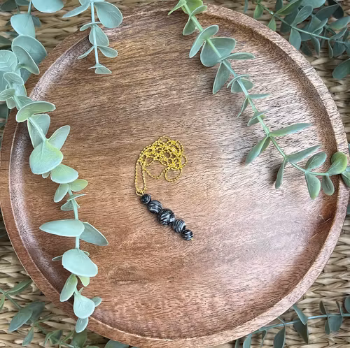 Cassiopeja halsband med Black Vein Jaspis