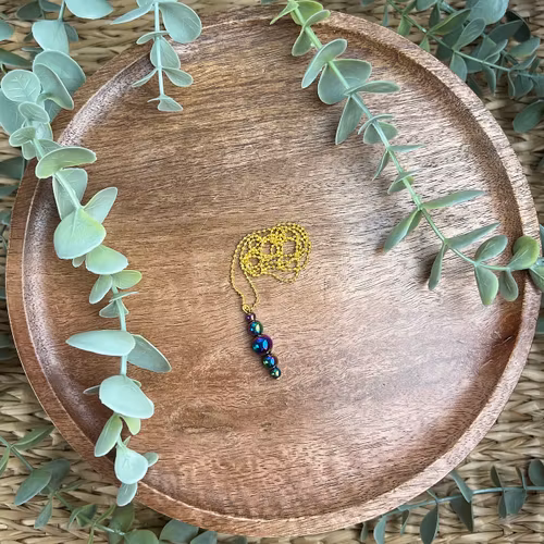 Cassiopeja halsband med Hematit (med titanaura beläggning)