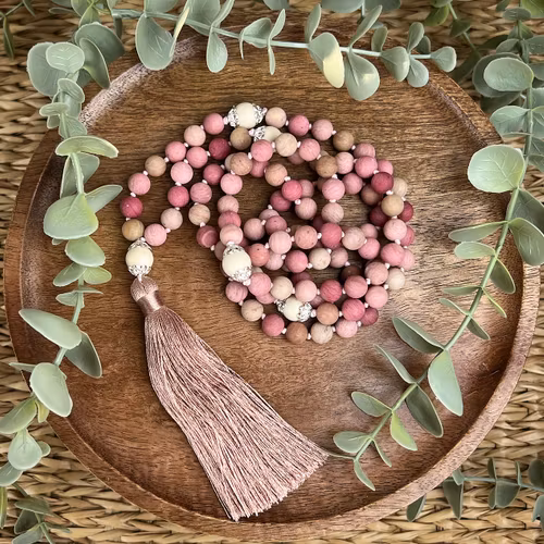 Mala halsband (handknutet) Matt Rhodonit & Vit matt jaspis