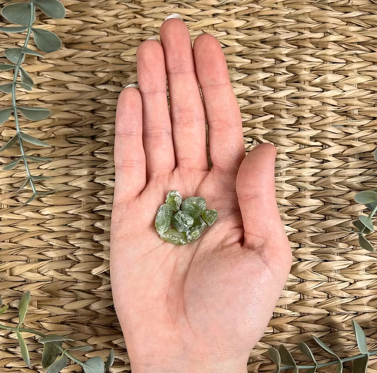 Peridot råa bitar (mindre)