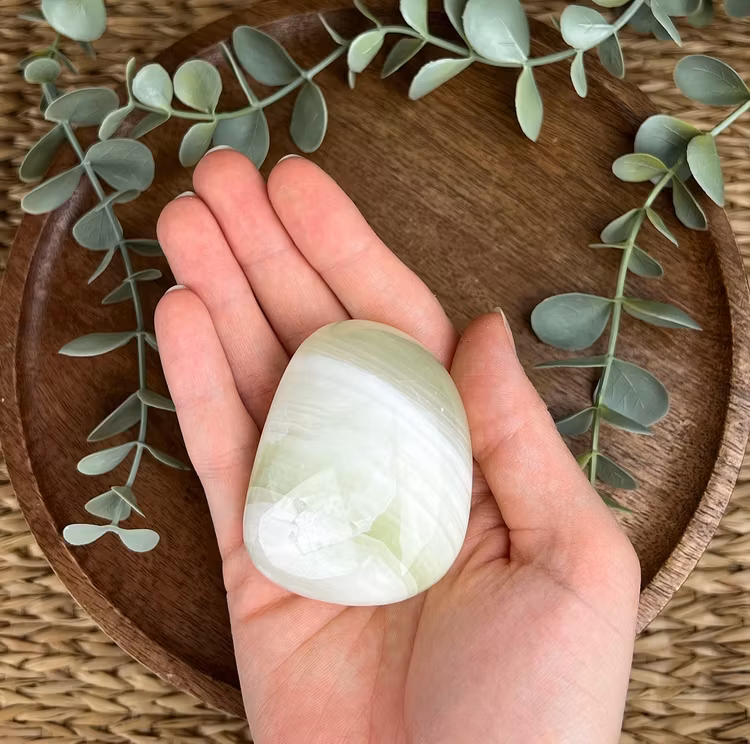 Grön kalcit meditationssten (handsten) B