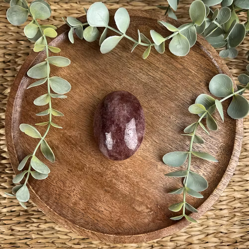 ”Jordgubbskvarts” (Röd Aventurin) meditationssten/handsten A