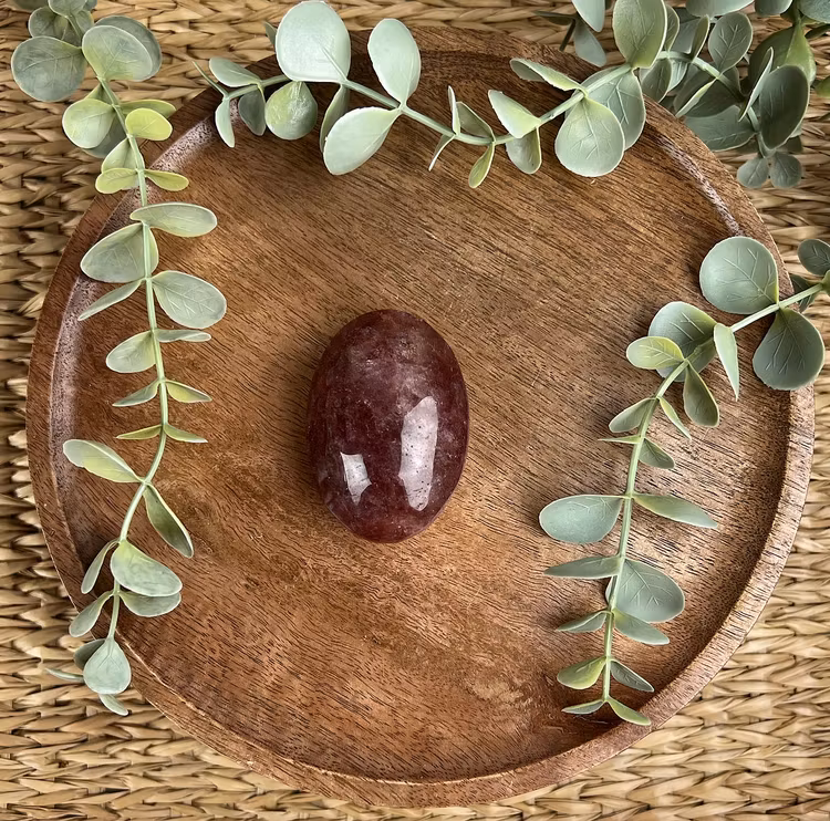 ”Jordgubbskvarts” (Röd Aventurin) meditationssten/handsten D