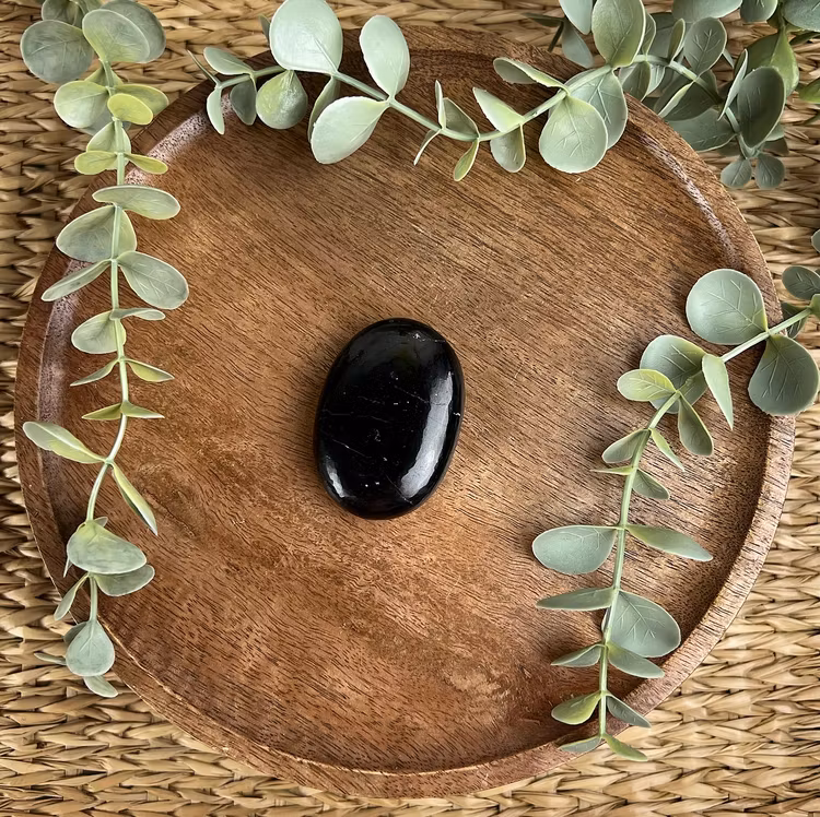 Svart Turmalin meditationssten (handsten) A