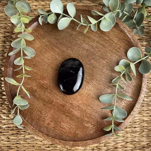 Svart Turmalin meditationssten (handsten) A