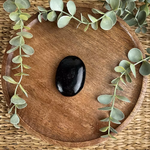 Svart Turmalin meditationssten (handsten) B