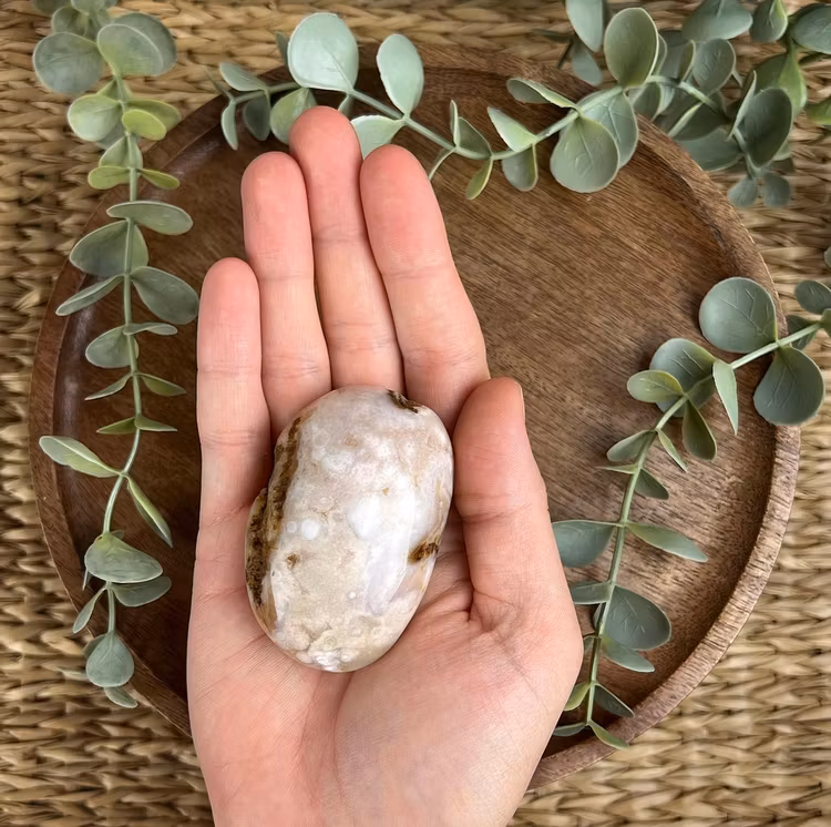 Blomsteragat meditationssten (handsten) D