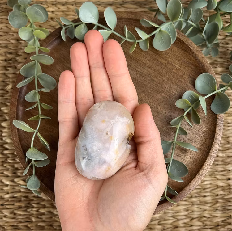 Blomsteragat meditationssten (handsten) D