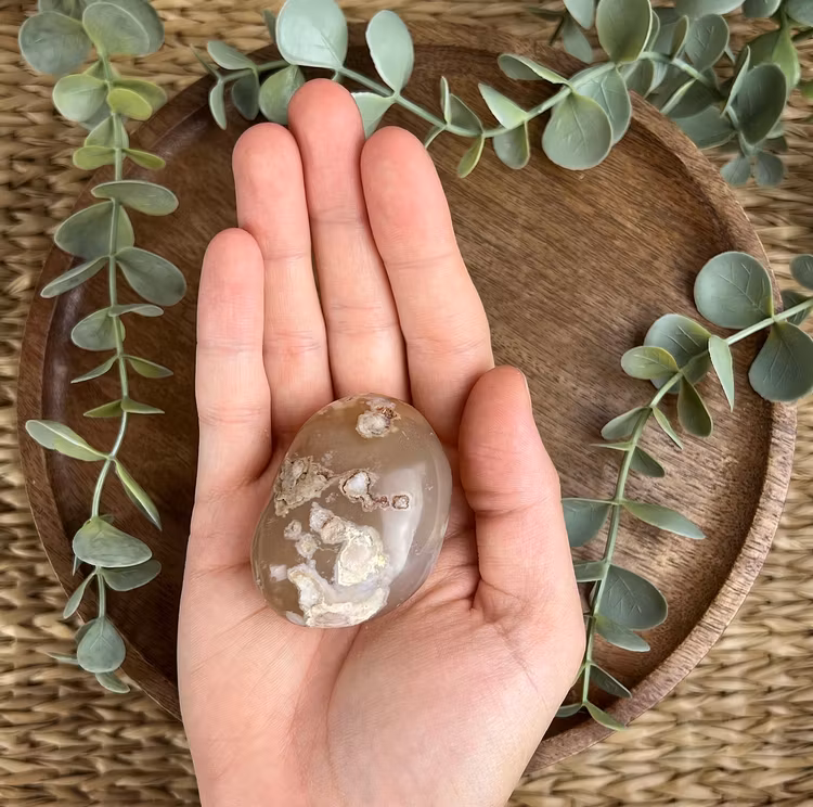 Blomsteragat meditationssten (handsten) H