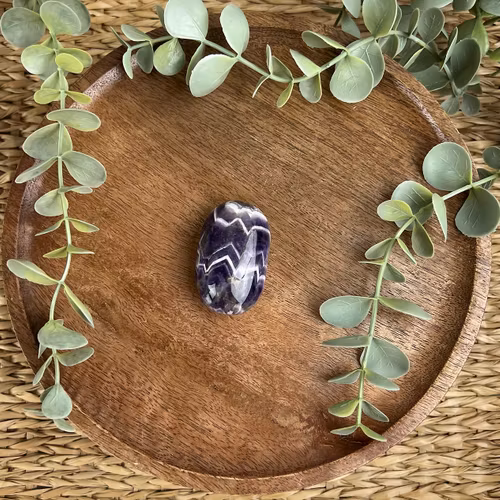 Bandad Ametist (chevron) meditationssten/handsten B