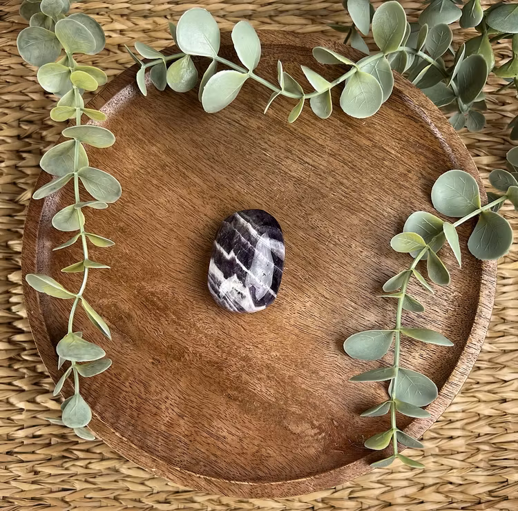 Bandad Ametist (chevron) meditationssten/handsten C