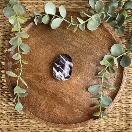 Bandad Ametist (chevron) meditationssten/handsten C