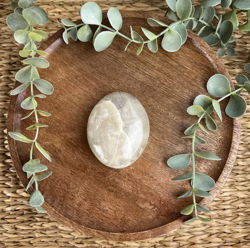 Garnierit (”Grön Månsten”) meditationssten/handsten A