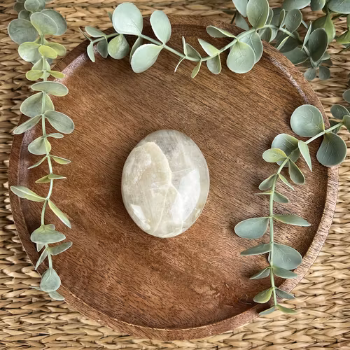 Garnierit (”Grön Månsten”) meditationssten/handsten A