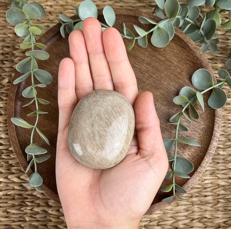 Garnierit (”Grön Månsten”) meditationssten/handsten B