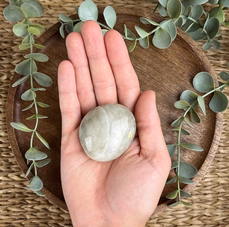 Garnierit (”Grön Månsten”) meditationssten/handsten C