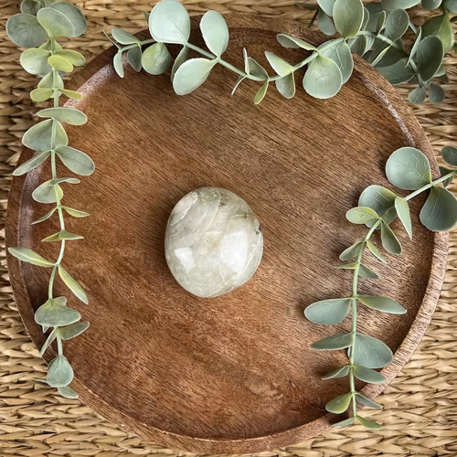 Garnierit (”Grön Månsten”) meditationssten/handsten C