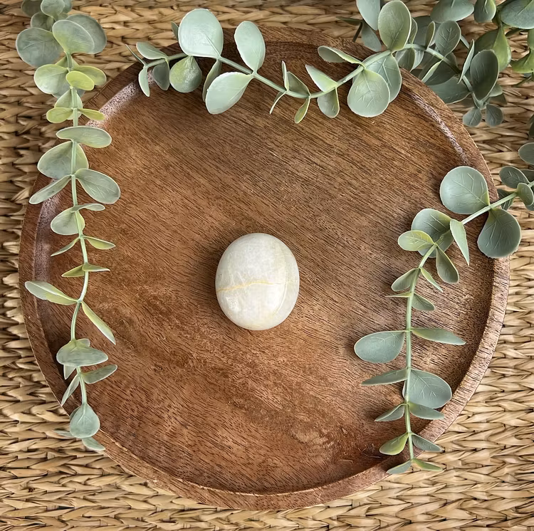 Garnierit (”Grön Månsten”) meditationssten/handsten D