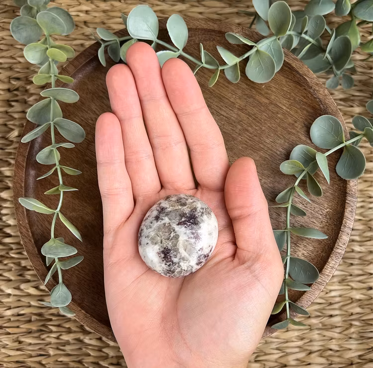Pegmatit meditationssten (handsten) D