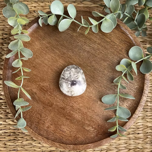 Pegmatit meditationssten (handsten) E