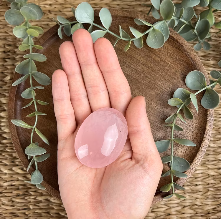 Rosenkvarts meditationssten (handsten) B