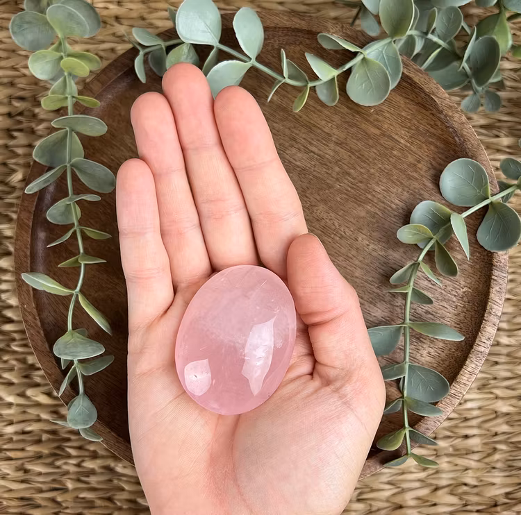 Rosenkvarts meditationssten (handsten) B