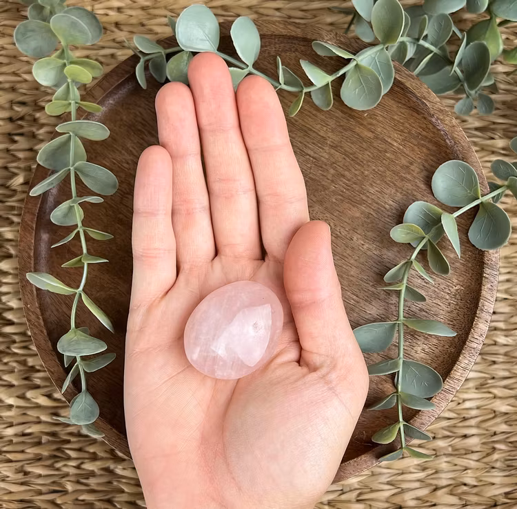 Rosenkvarts meditationssten (handsten) C