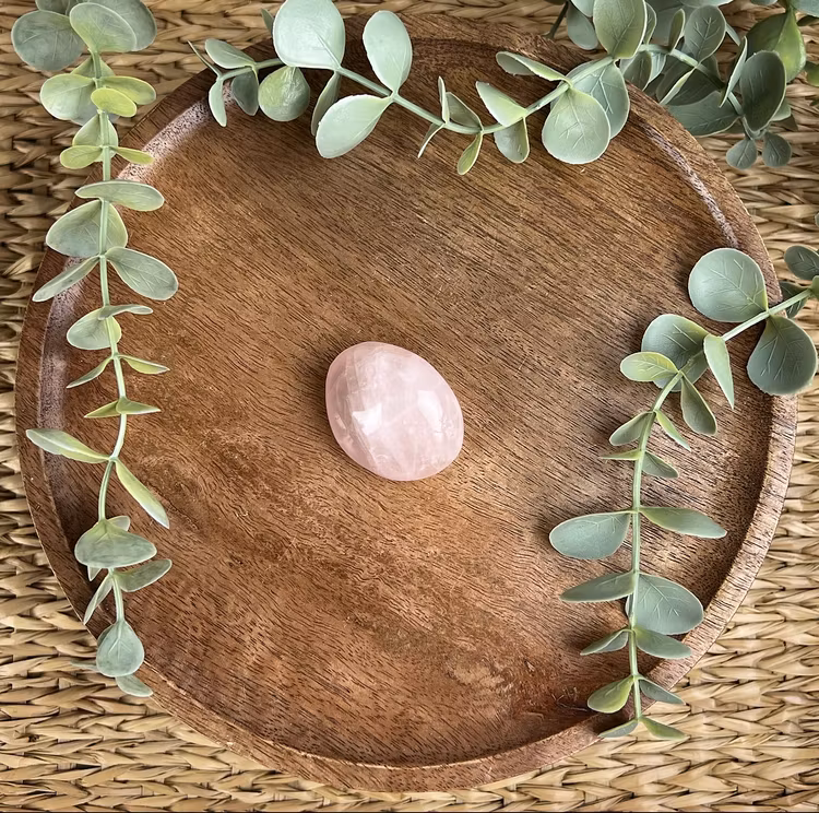 Rosenkvarts meditationssten (handsten) C