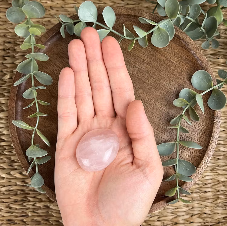 Rosenkvarts meditationssten (handsten) C