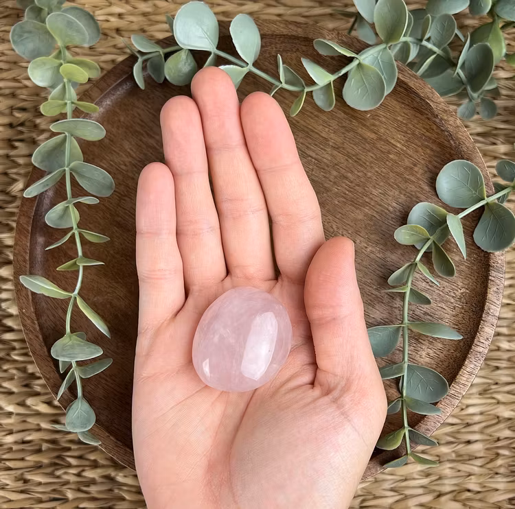Rosenkvarts meditationssten (handsten) D