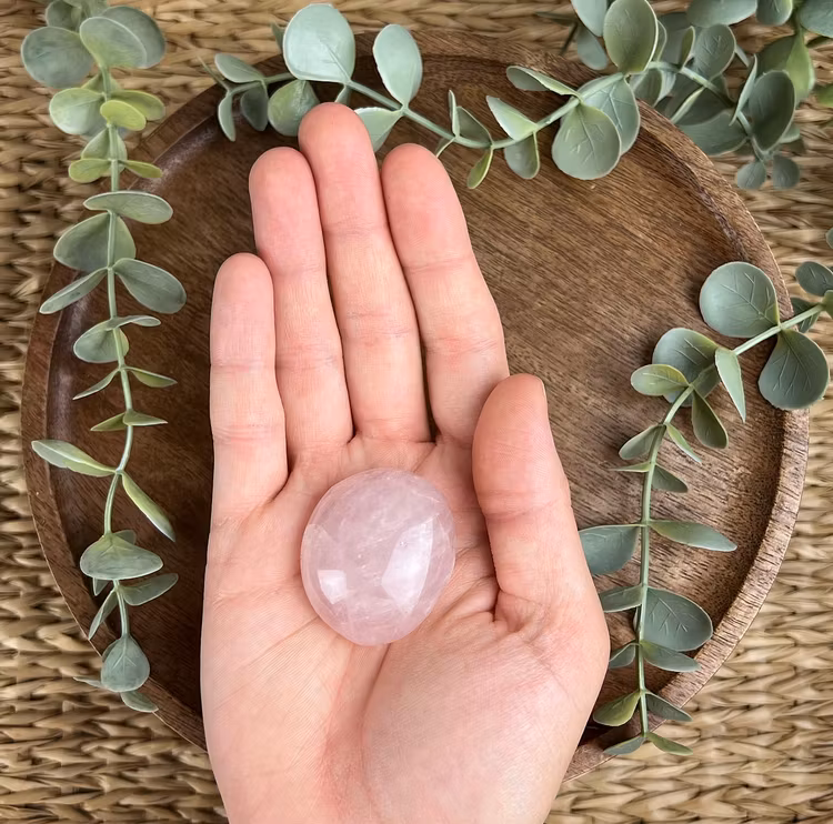 Rosenkvarts meditationssten (handsten) D
