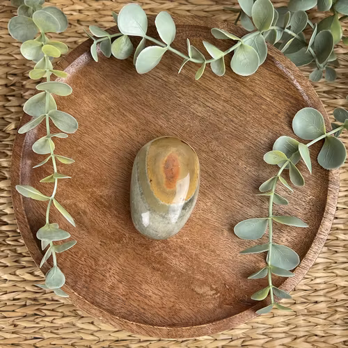 Polykrom Jaspis meditationssten (handsten) M