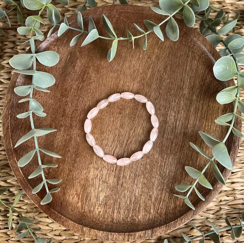 Stenarmband av Rosenkvarts (ovala pärlor)