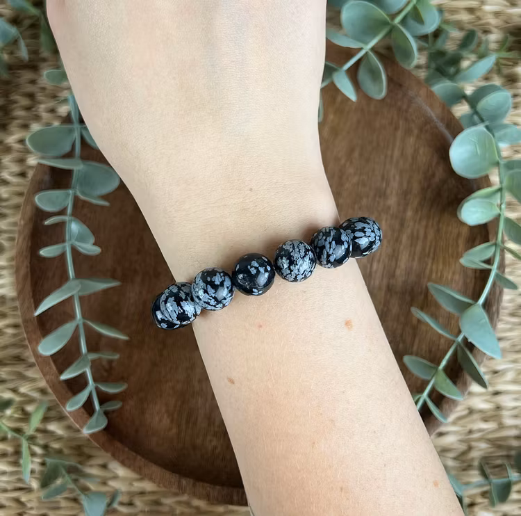 Stenarmband av Snöflingeobsidian (12 mm)