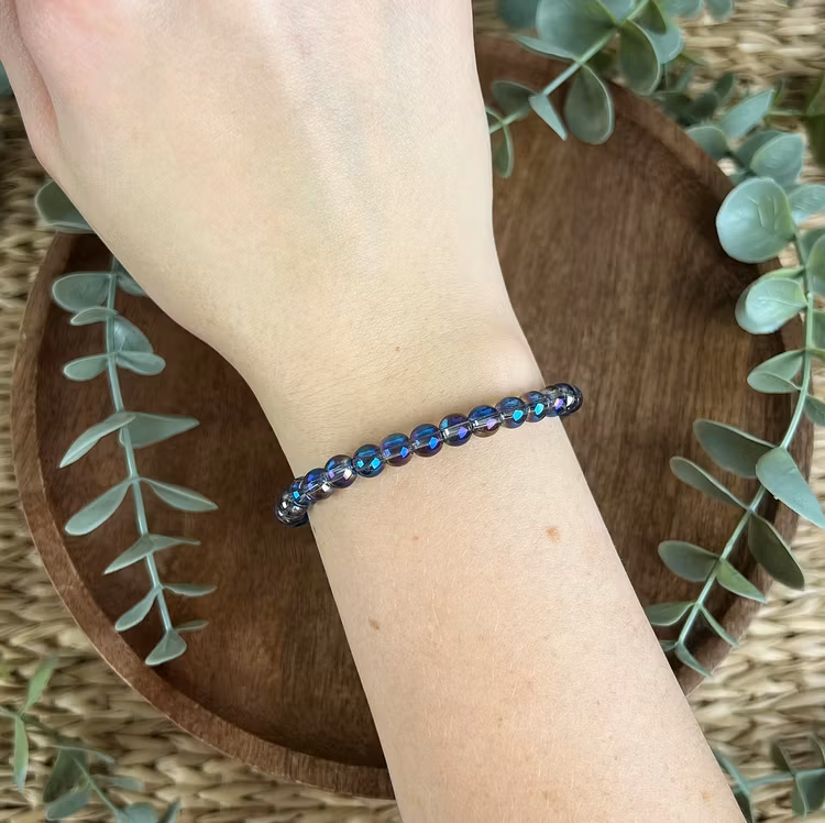 Stenarmband av Aqua Aura kvarts (6 mm)