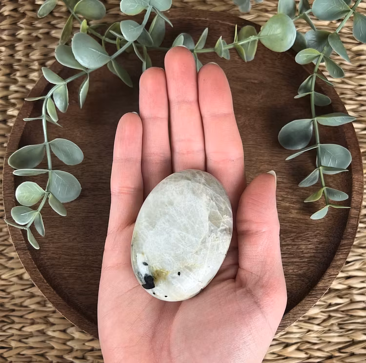 Garnierit (grön månsten) meditationssten/handsten C
