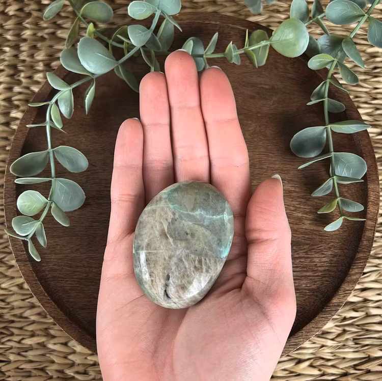 Garnierit (grön månsten) meditationssten/handsten D
