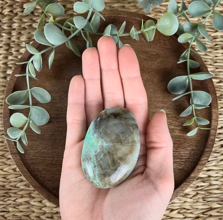 Garnierit (grön månsten) meditationssten/handsten E