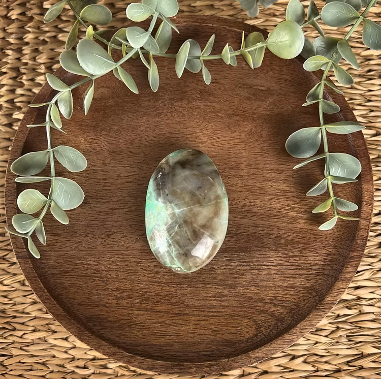 Garnierit (grön månsten) meditationssten/handsten E