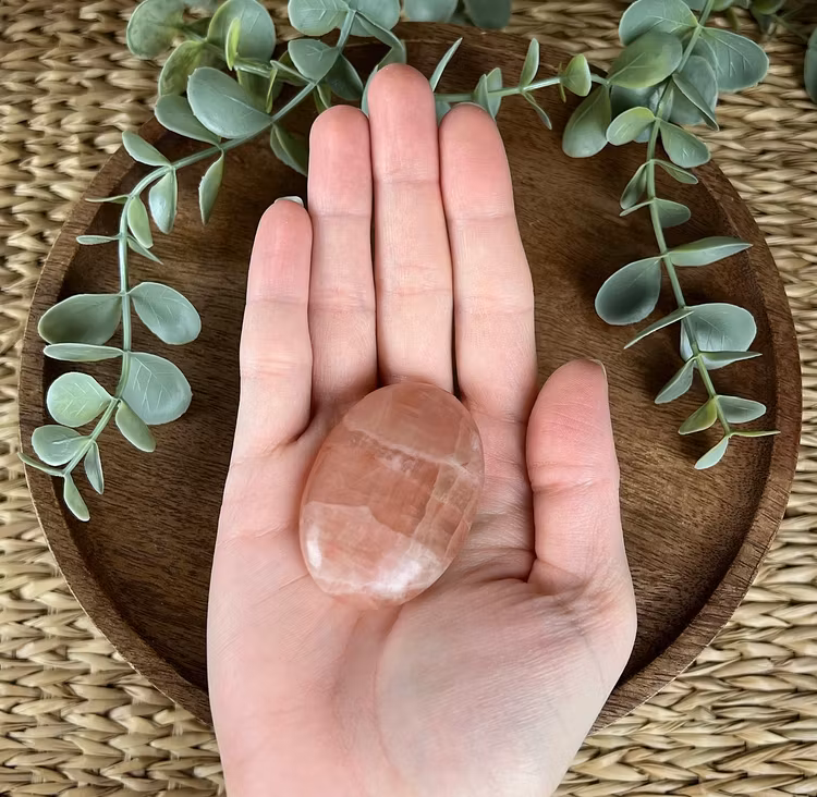 Rosenkalcit meditationssten/handsten B