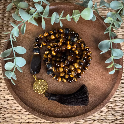 Mala halsband (handknutet) Tigeröga & Lavasten