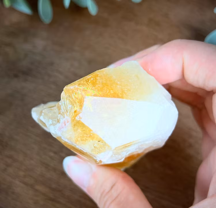 ”Citrin” (upphettad ametist) rå spets/rå bit D