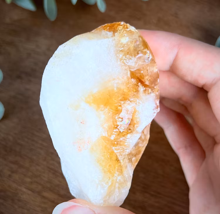 ”Citrin” (upphettad ametist) rå spets/rå bit E