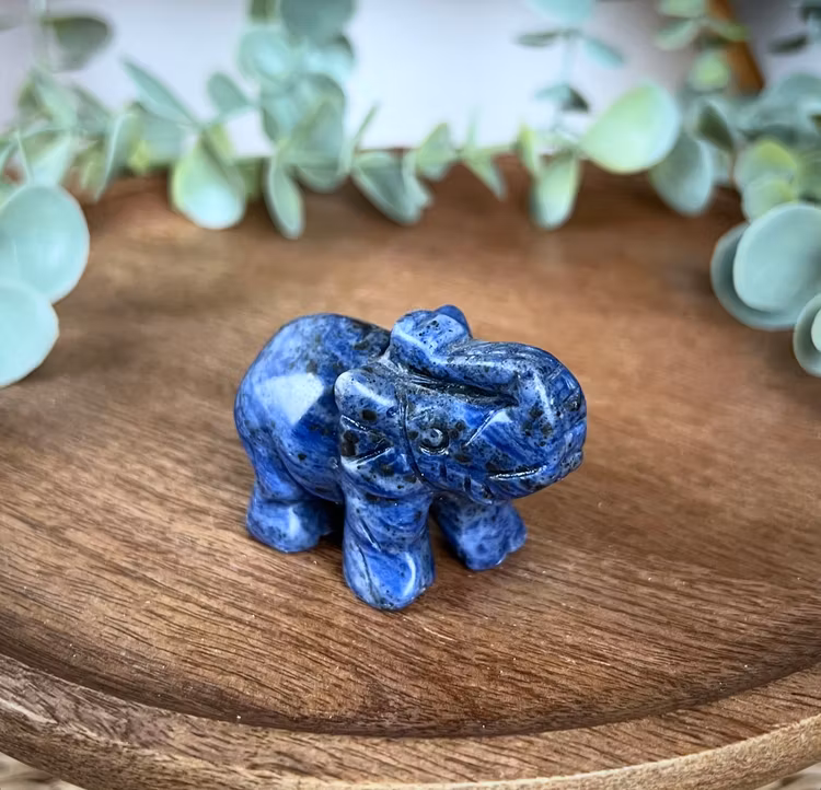 Sodalit Elefant carving A