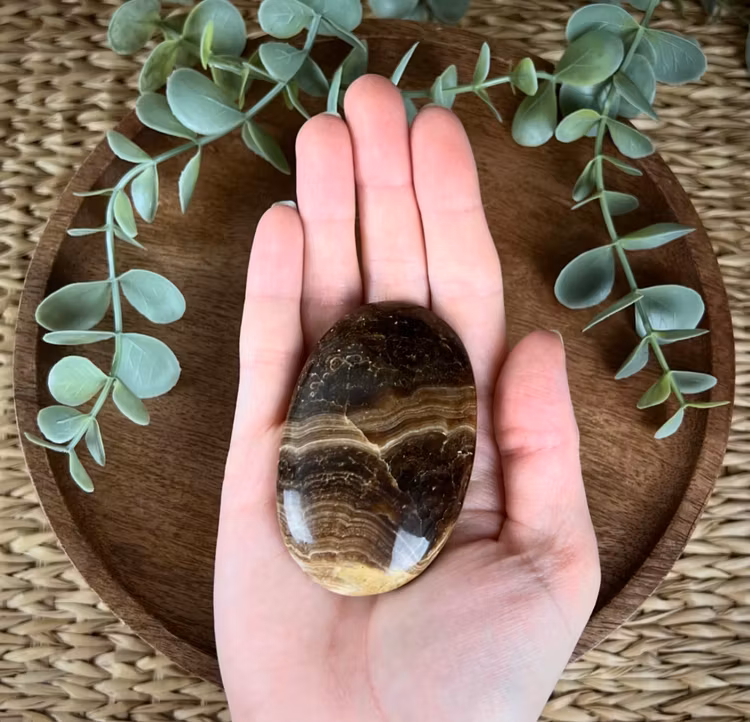 Chokladkalcit meditationssten (handsten) E