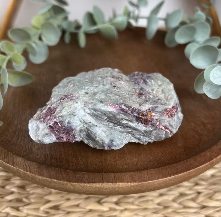Blå Albit med Rosa Turmalin, Lepidolit & Hematit A