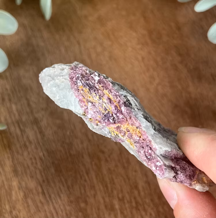 Blå Albit med Rosa Turmalin, Grön Turmalin, Rökkvarts, Lepidolit och Hematit C