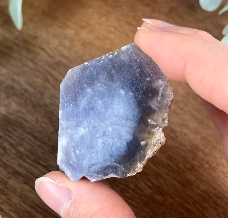 Violett Kalcedon rå bit A
