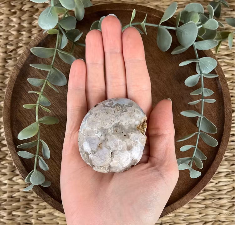 Blomsteragat meditationssten (handsten) E